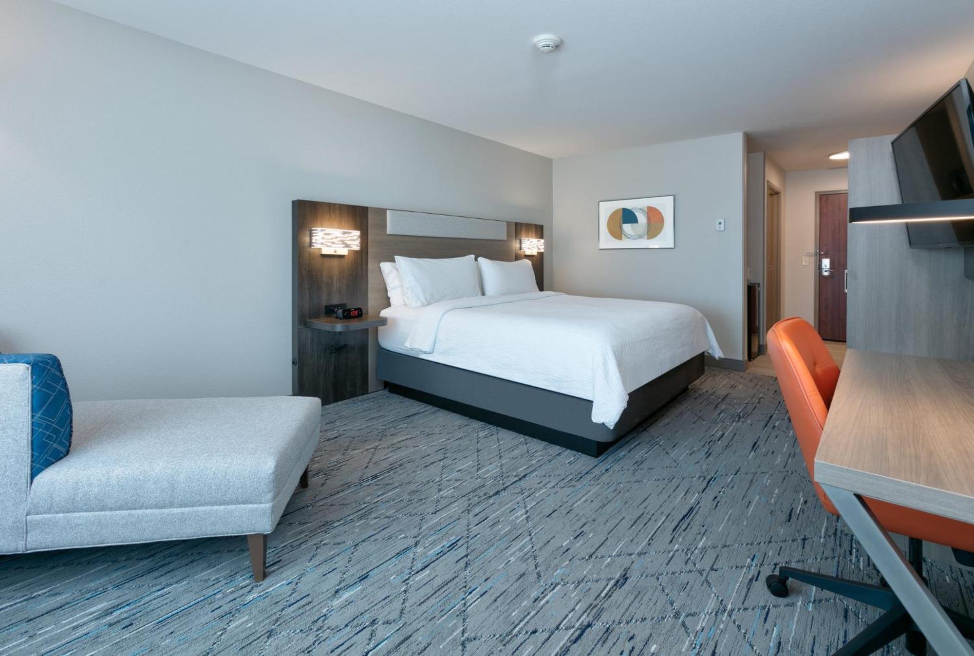Express & By Ihg Shakopee
